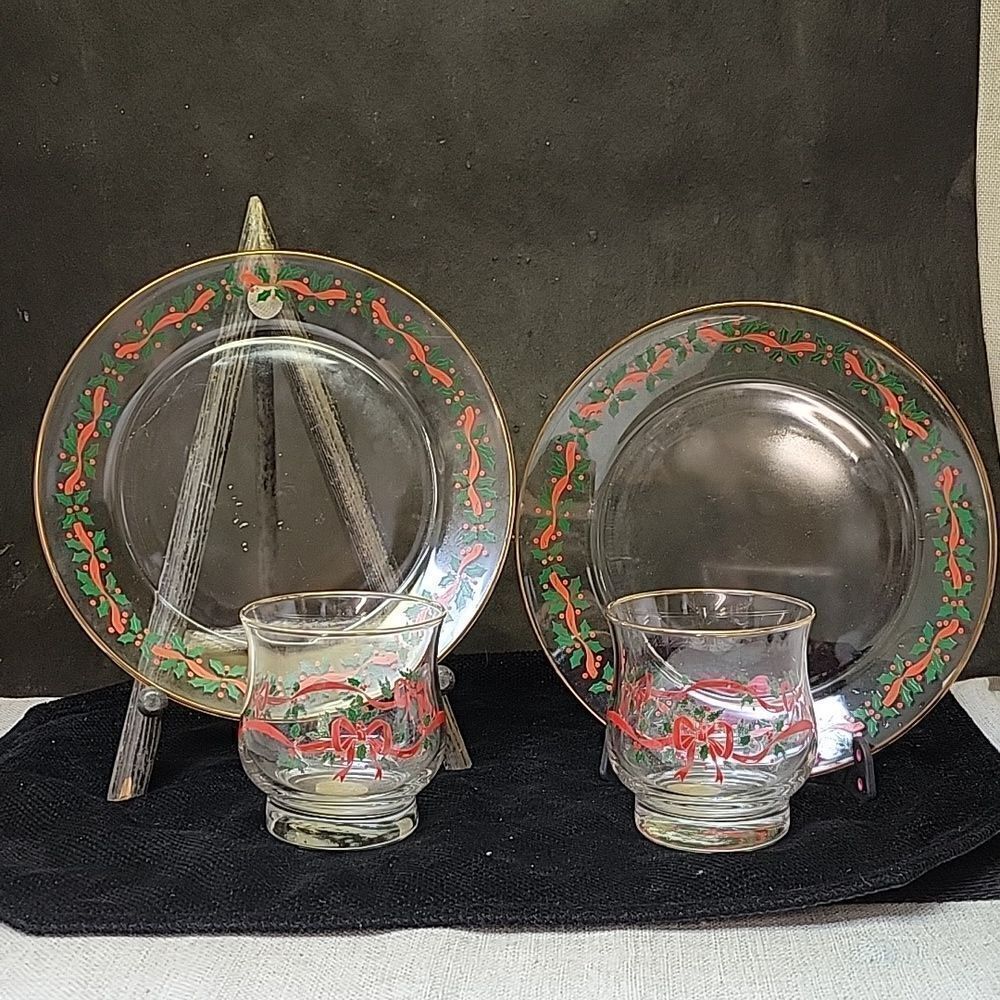 Libbey Vtg. Arby's Christmas Holly Berry 2 old fashion Glasses And 2 8" Plates